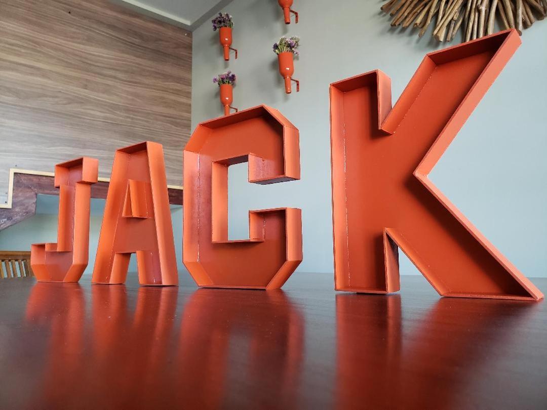 Jack Hostales Leon Ngoại thất bức ảnh